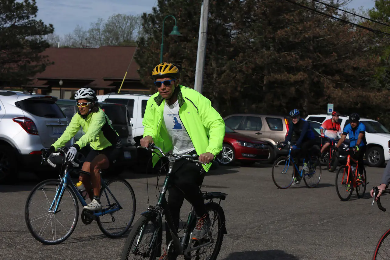 Local leaders team up for bike ride through neighboring cities